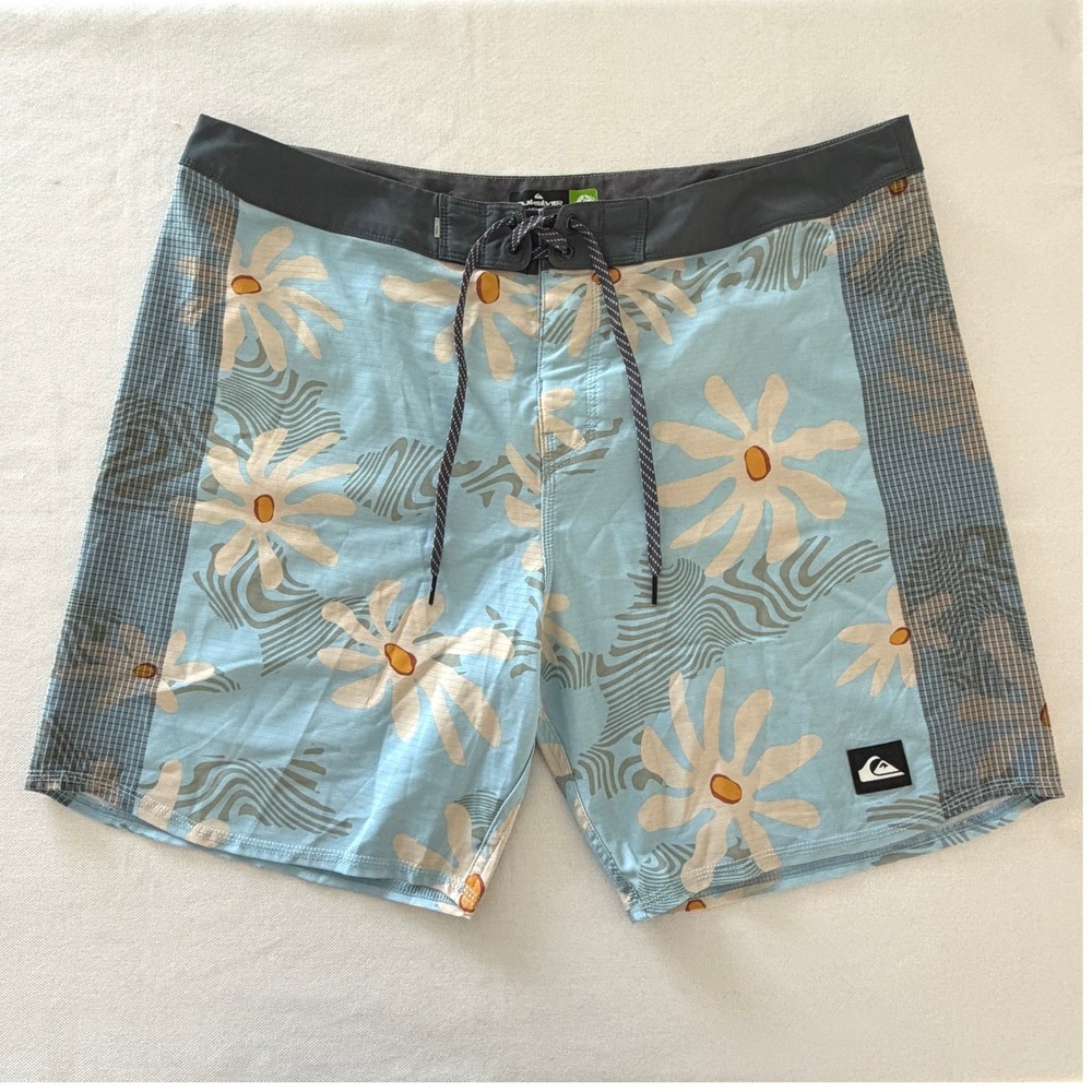 Quiksilver Highline Board Shorts Mens 38 Blue Floral Daisy Surf Swim
